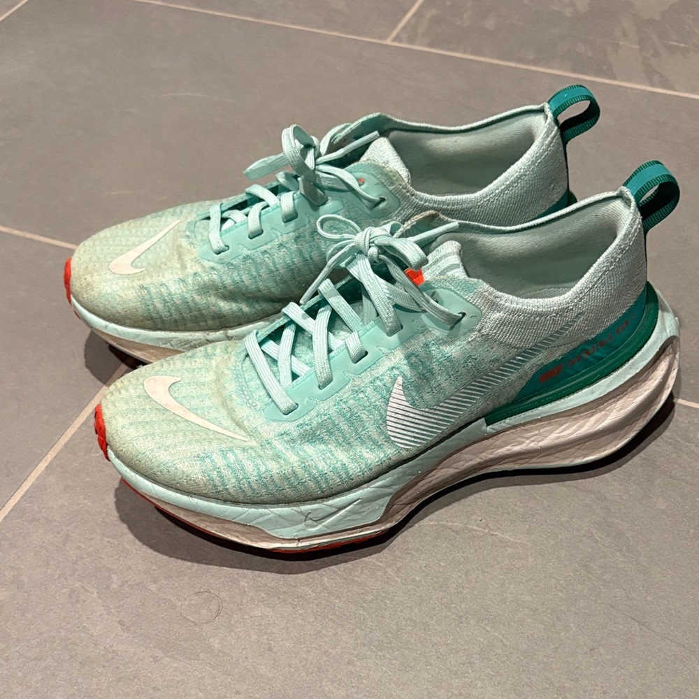 Nike Women's Mint Green and Coral Athletic Tennis Shoes